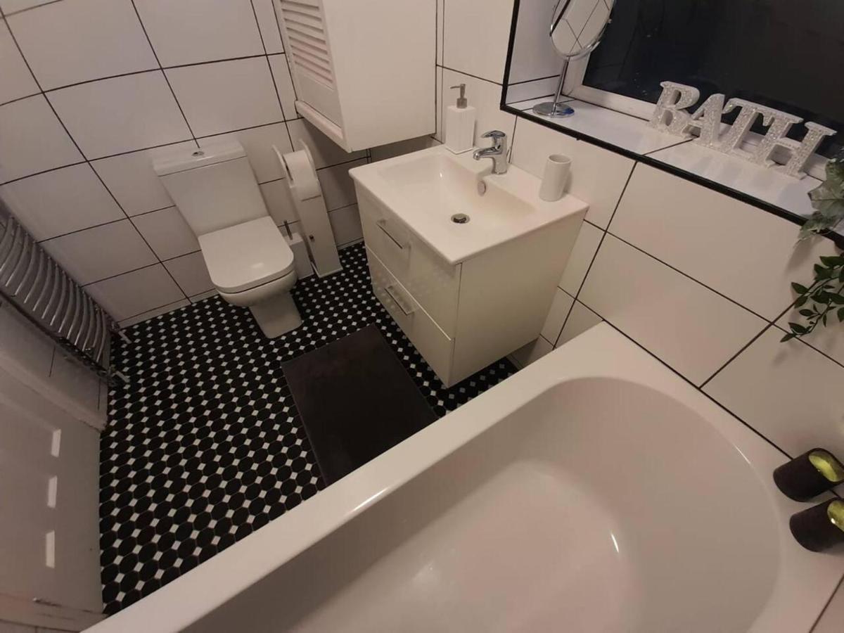 Bright 4-Bed House 15 Min To Manchester Centre 빌라 외부 사진